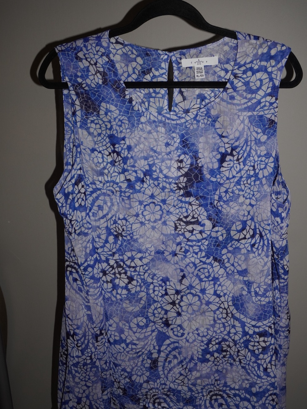 Sleeveless Blue Floral Print Women's Top